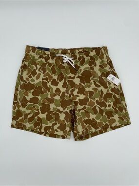 GAP GREEN CAMO 6” SWIM SHORT - MEN’s SIZE Medium